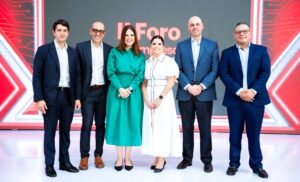 Marco Reyes Gerente de Desarrollo e Investigación BAC, Carlos Jiménez Speaker Internacional BAC, Melissa Stefan Vicepresidente Banca de Empresas BAC, Marcela Zavala Gerente Senior de Banca Pyme BAC, Sebastian Hidalgo VPA Comercios Afiliados BAC, Darwin Álvarez Gerente de Banca PYME BAC