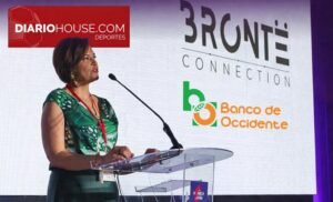 Coloca LOGO en la parte superior izquierda