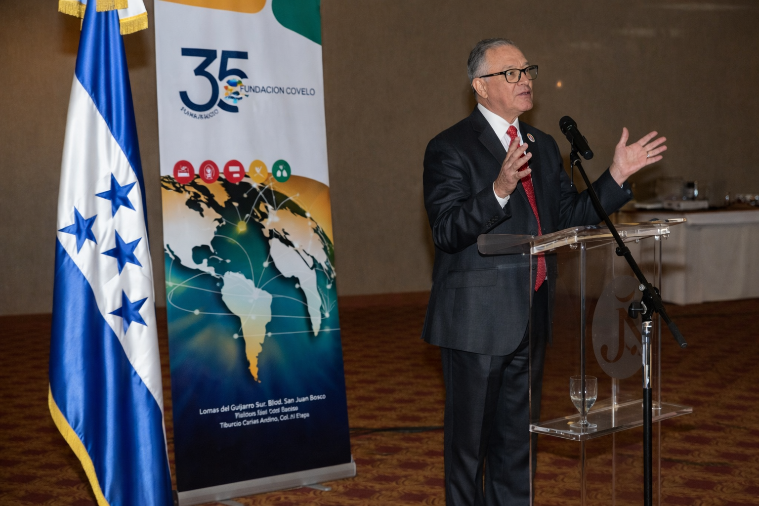 Mario Nufio, gobernador; Adolfo Facussé Handal, presidente de Junta Directiva de Fundación Covelo.